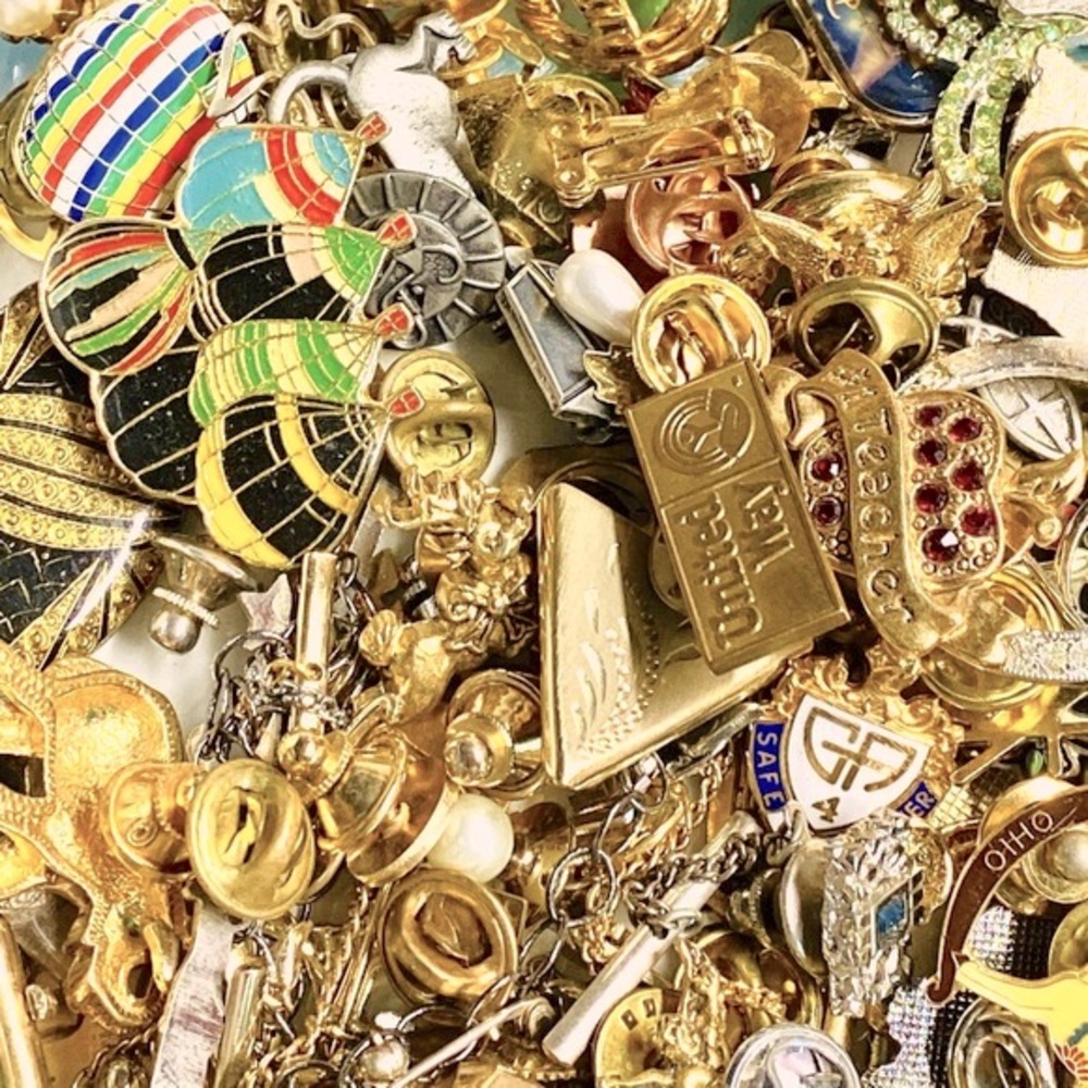 Costume Vintage & collectibles pins tie tacks and more 2.8 bls